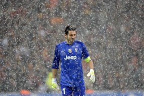 爱游戏 电竞-西甲技艺高超：盘带和远射成比赛亮点